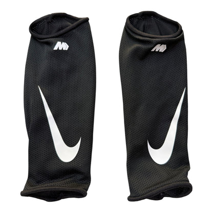 Espinillera Nike